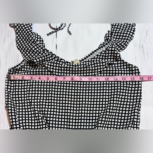 2/$20 Sale Roxy Romper - Picture 2 of 6